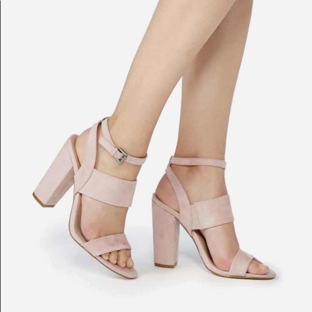 NWOT JustFab Nude Heels